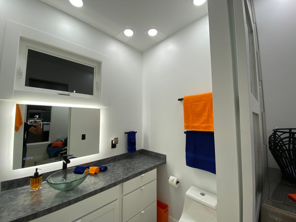 Дешевле &quot;двушки&quot; на Троещине: Илон Маск живет в маленьком доме-контейнере